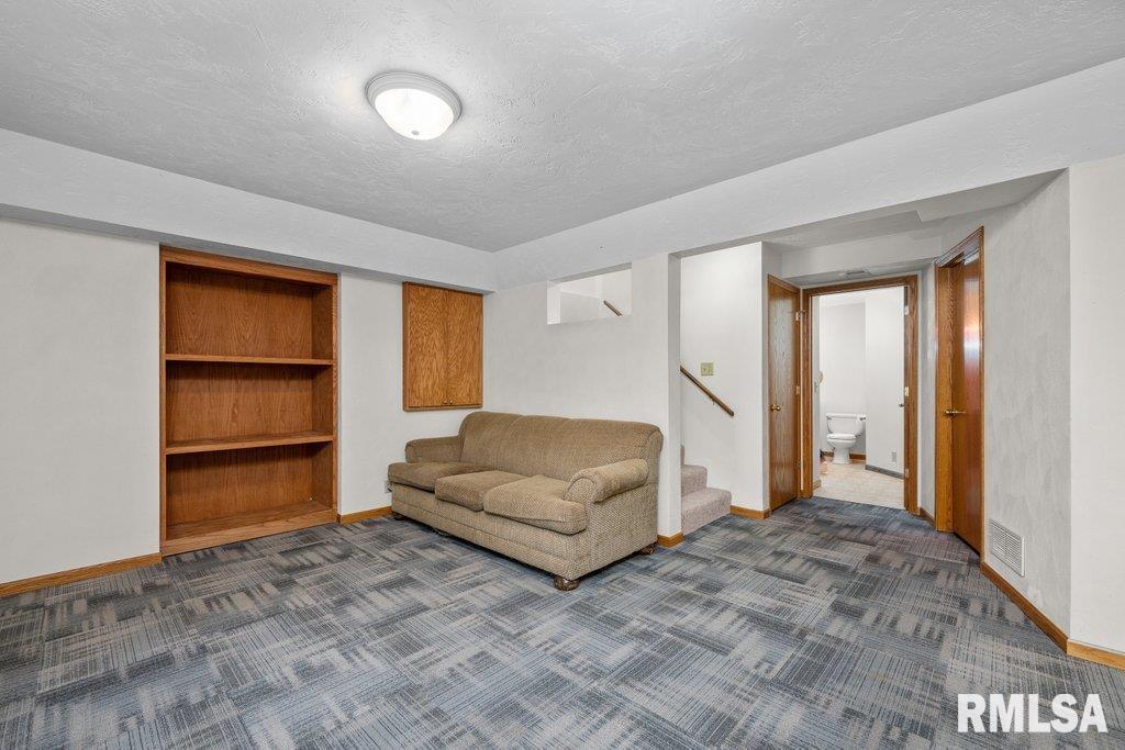 2349 Hunter Road Bettendorf, IA 52722 - Photo 28 of 34