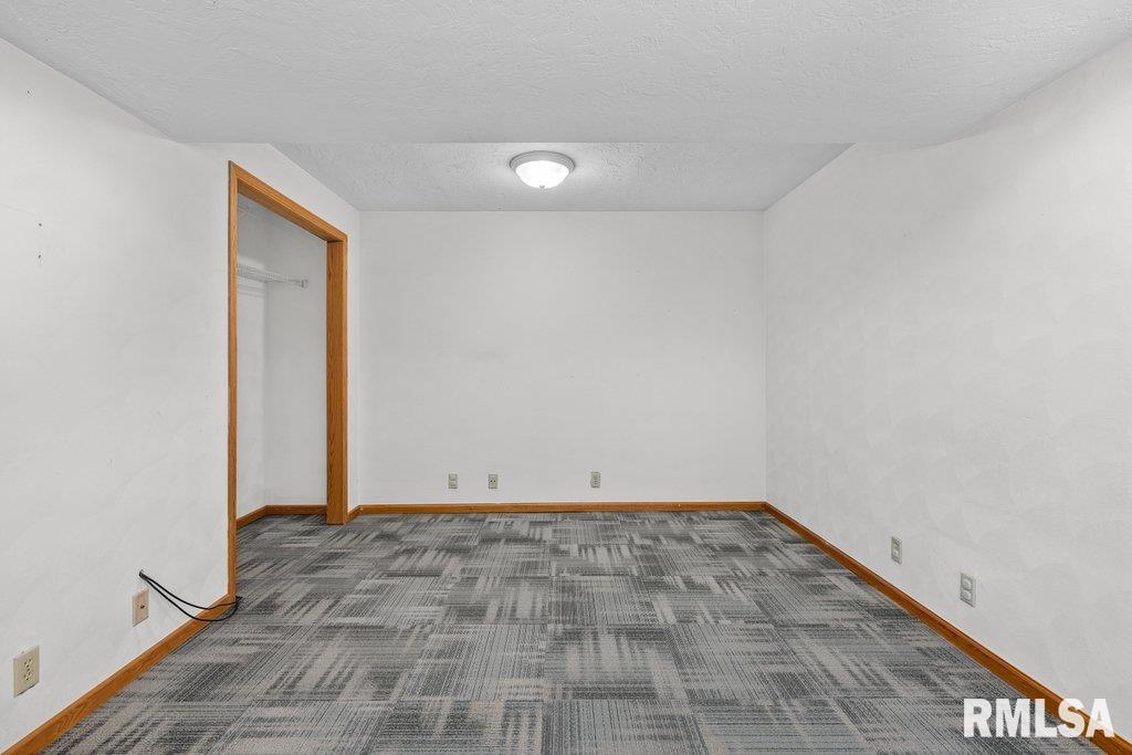 2349 Hunter Road Bettendorf, IA 52722 - Photo 29 of 34