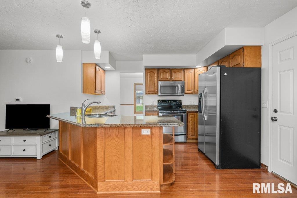 2349 Hunter Road Bettendorf, IA 52722 - Photo 3 of 34