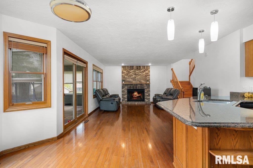 2349 Hunter Road Bettendorf, IA 52722 - Photo 5 of 34