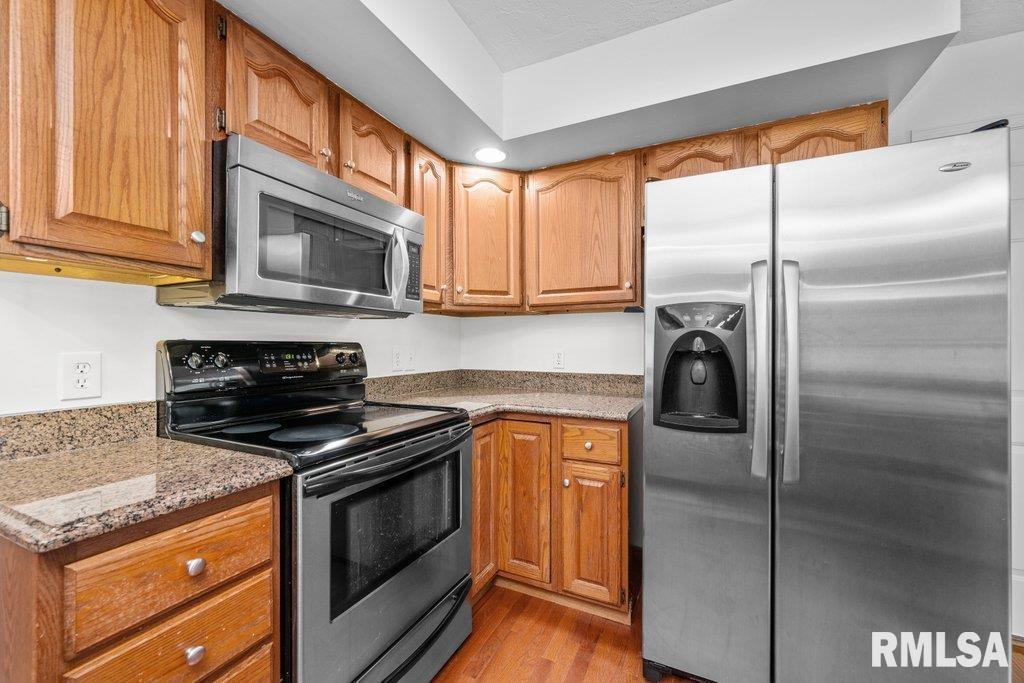 2349 Hunter Road Bettendorf, IA 52722 - Photo 6 of 34