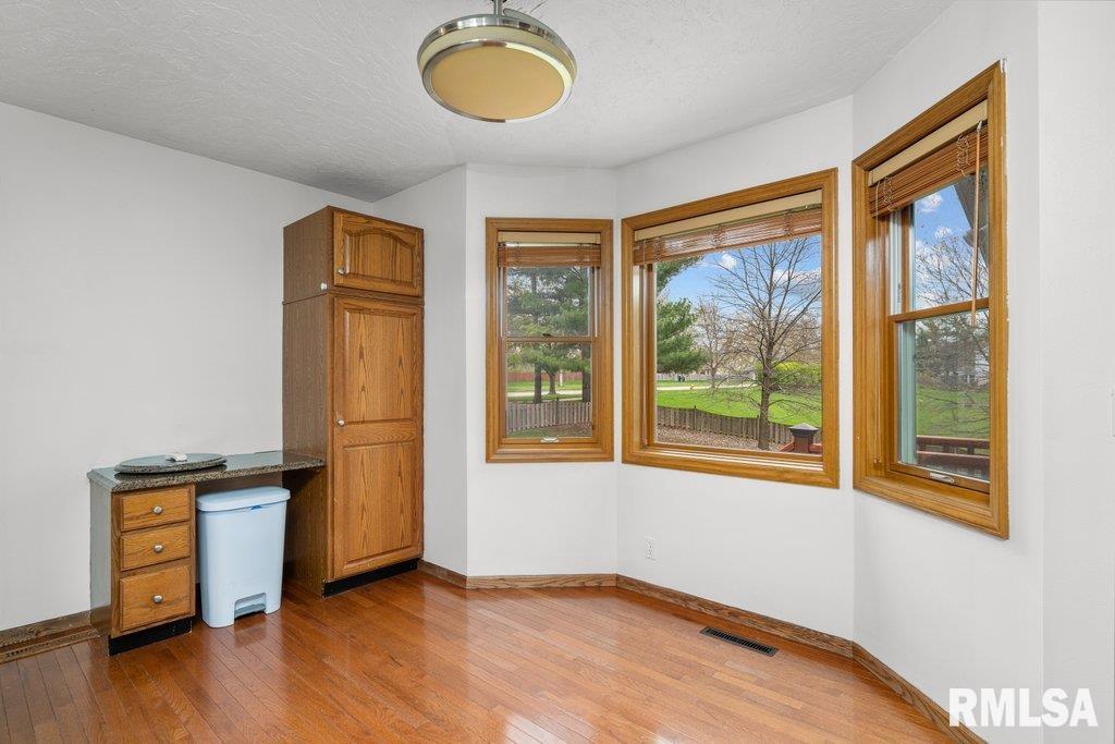 2349 Hunter Road Bettendorf, IA 52722 - Photo 10 of 34