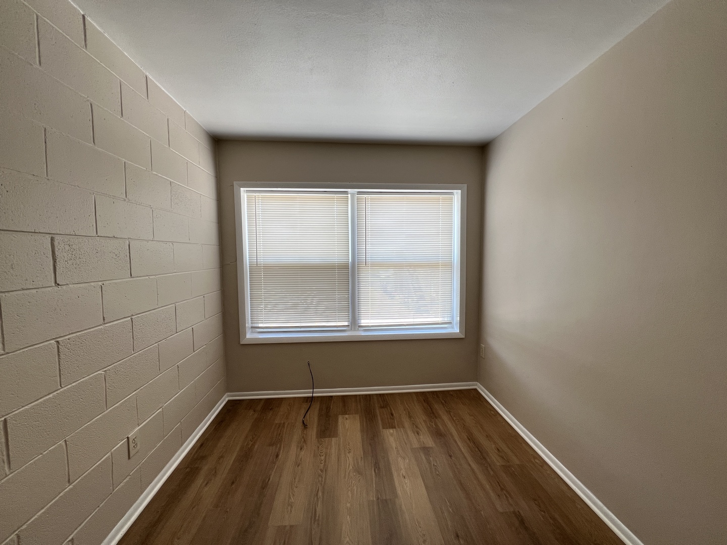 2900 Elizabeth Avenue, Unit 2S Zion, IL 60099 - Photo 8 of 12 a view of an empty room and window