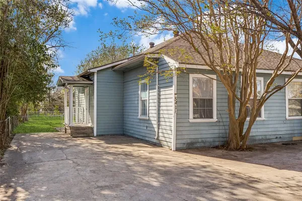 $1,750 | 5416 East Side Avenue, Unit LEFT, Dallas, TX 75214