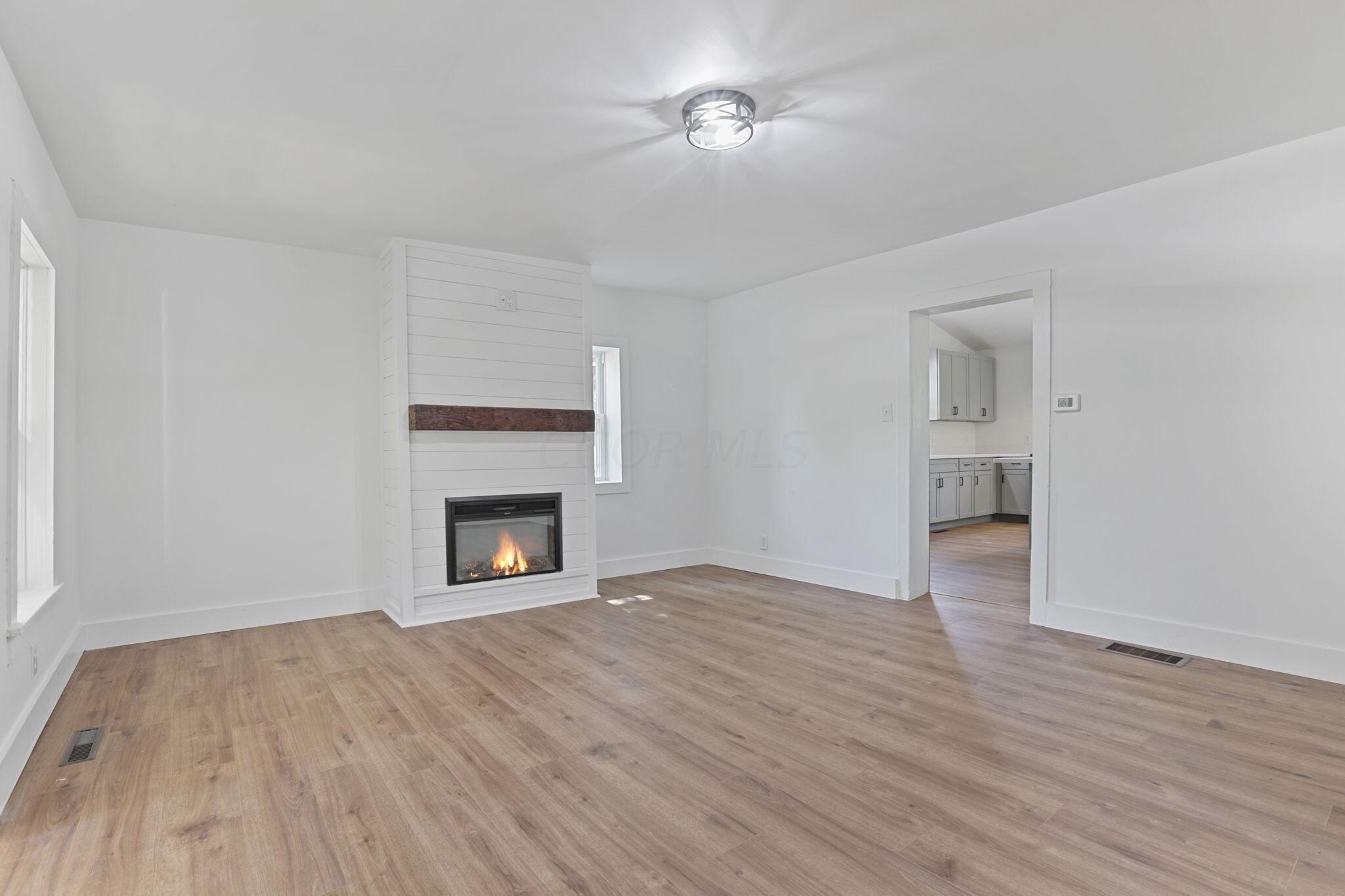 18240 Crawmer Road Southeast Newark, OH 43056 - Photo 9 of 69 Living Room & Fireplace