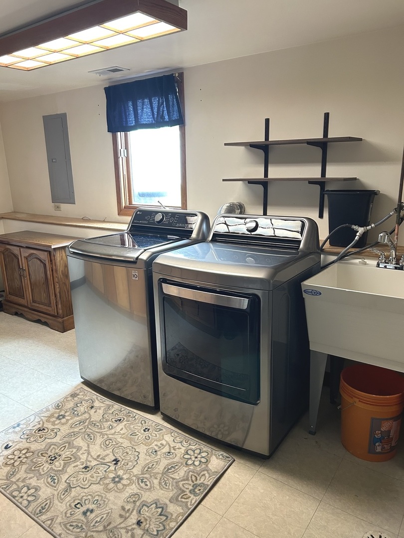 16454 Spangler Road Plainfield, IL 60586 - Photo 23 of 28 a kitchen with a stove and a sink