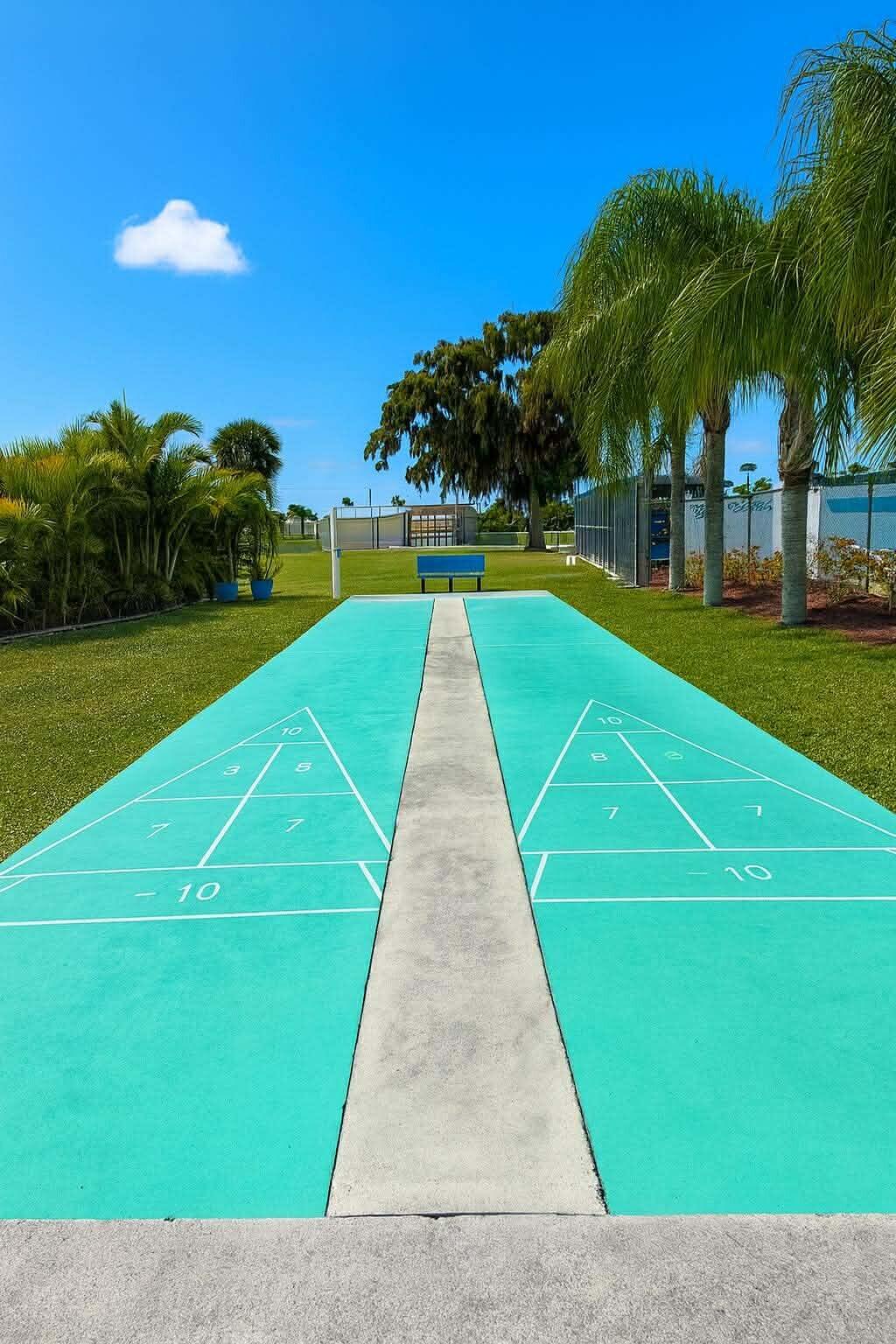 12321 Southeast 138th Avenue, Unit 216 Okeechobee, FL 34974 - Photo 32 of 34 a view of a backyard