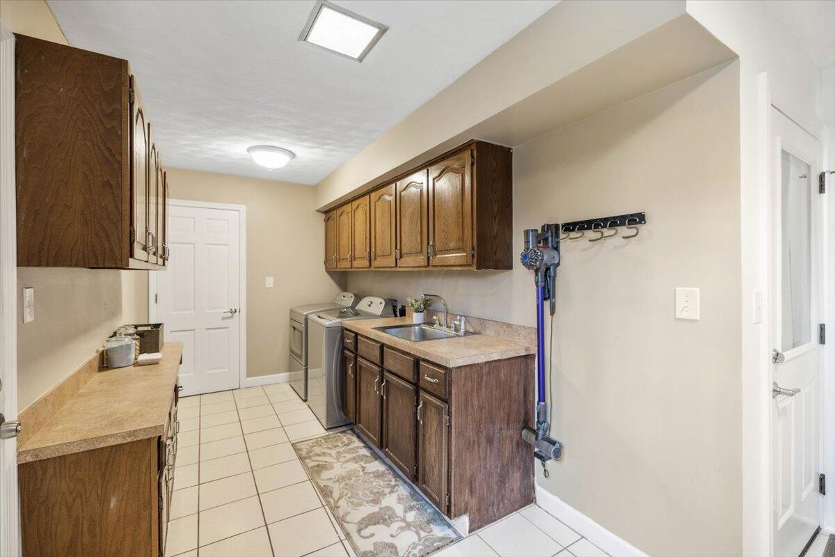 930 Raintree Court Westerville, OH 43081 - Photo 30 of 55 25-Laundry Room-930 Raintree Ct-018