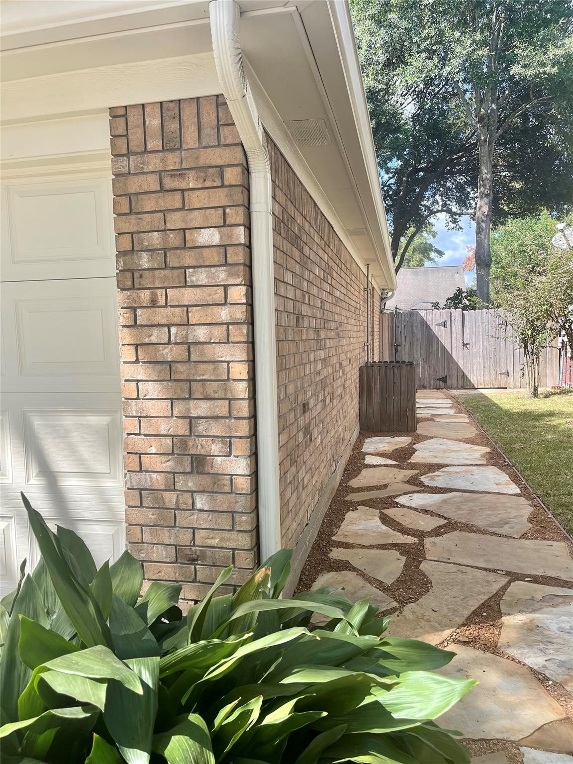 8910 Driftstone Drive Spring, TX 77379 - Photo 13 of 20 a view of a backyard with plants