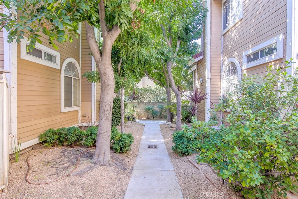 331 Genoa Street, Unit E Monrovia, CA 91016 - Photo 20 of 27
