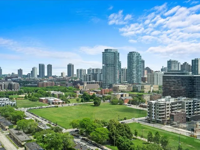 $2,925 | 808 North Cleveland Avenue, Unit 1606, Chicago, IL 60610