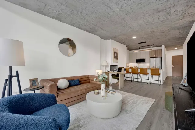 $2,925 | 808 North Cleveland Avenue, Unit 1606, Chicago, IL 60610