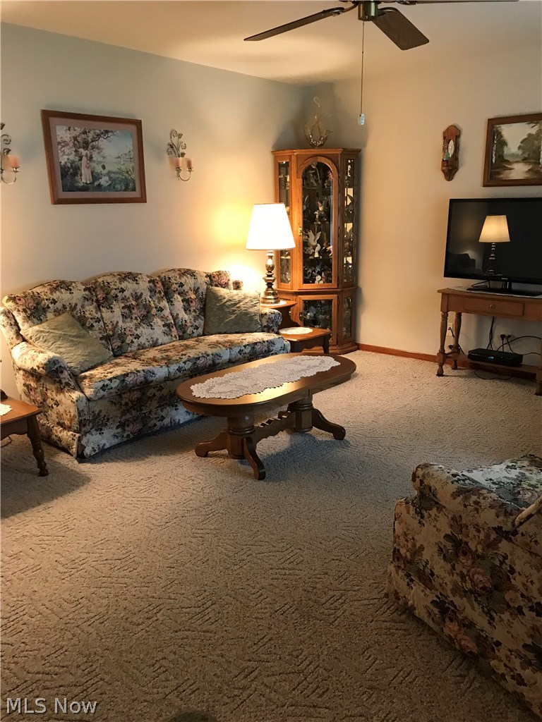 5877 Keller Road Akron, OH 44319 - Photo 4 of 35 Living Room
