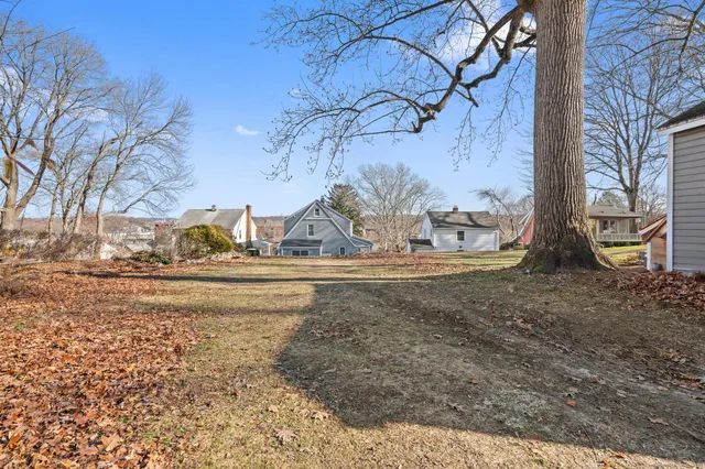 a view of back yard of the house