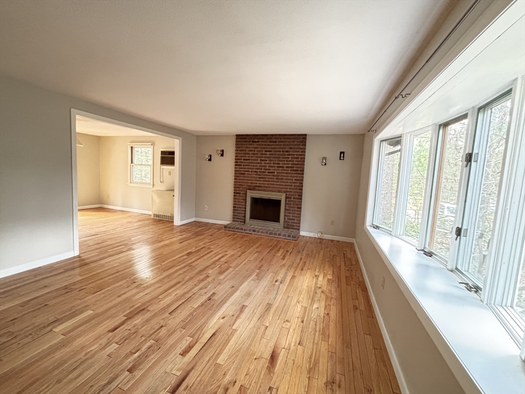 156 Aubinwood Road Amherst, MA 01002 - Photo 3 of 30