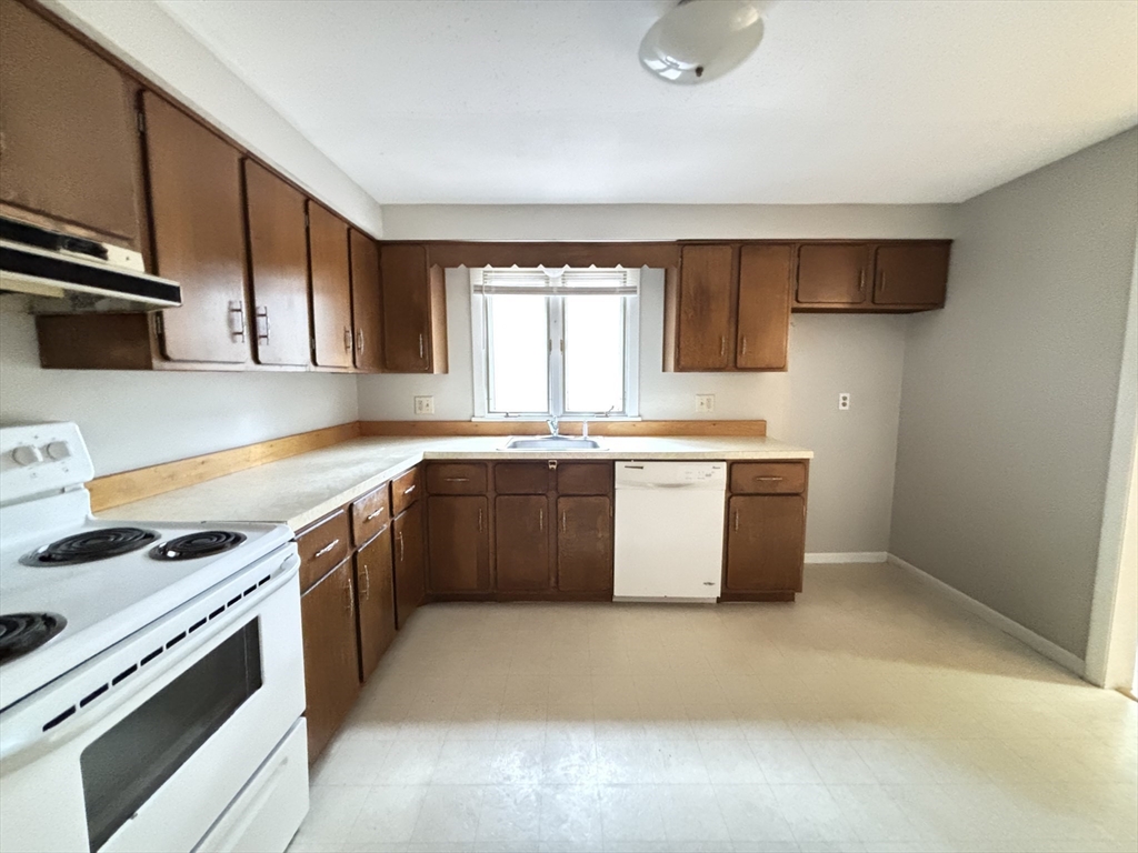 156 Aubinwood Road Amherst, MA 01002 - Photo 9 of 30