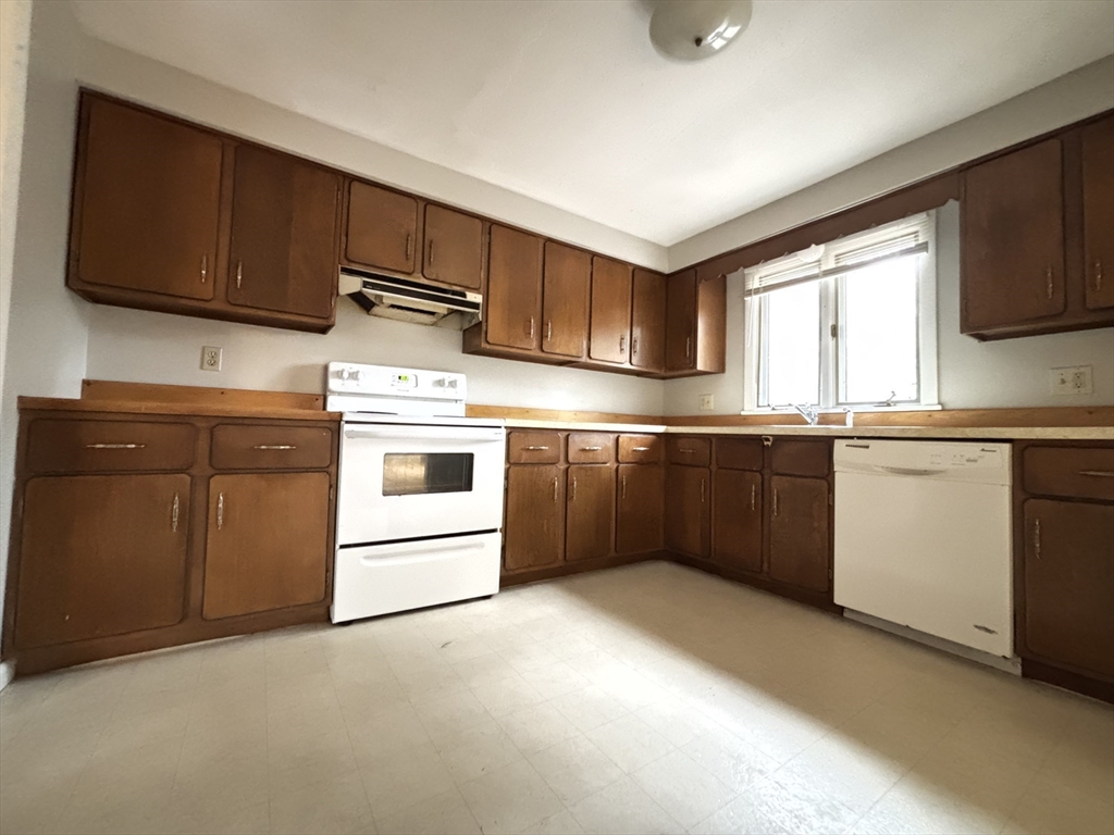 156 Aubinwood Road Amherst, MA 01002 - Photo 10 of 30