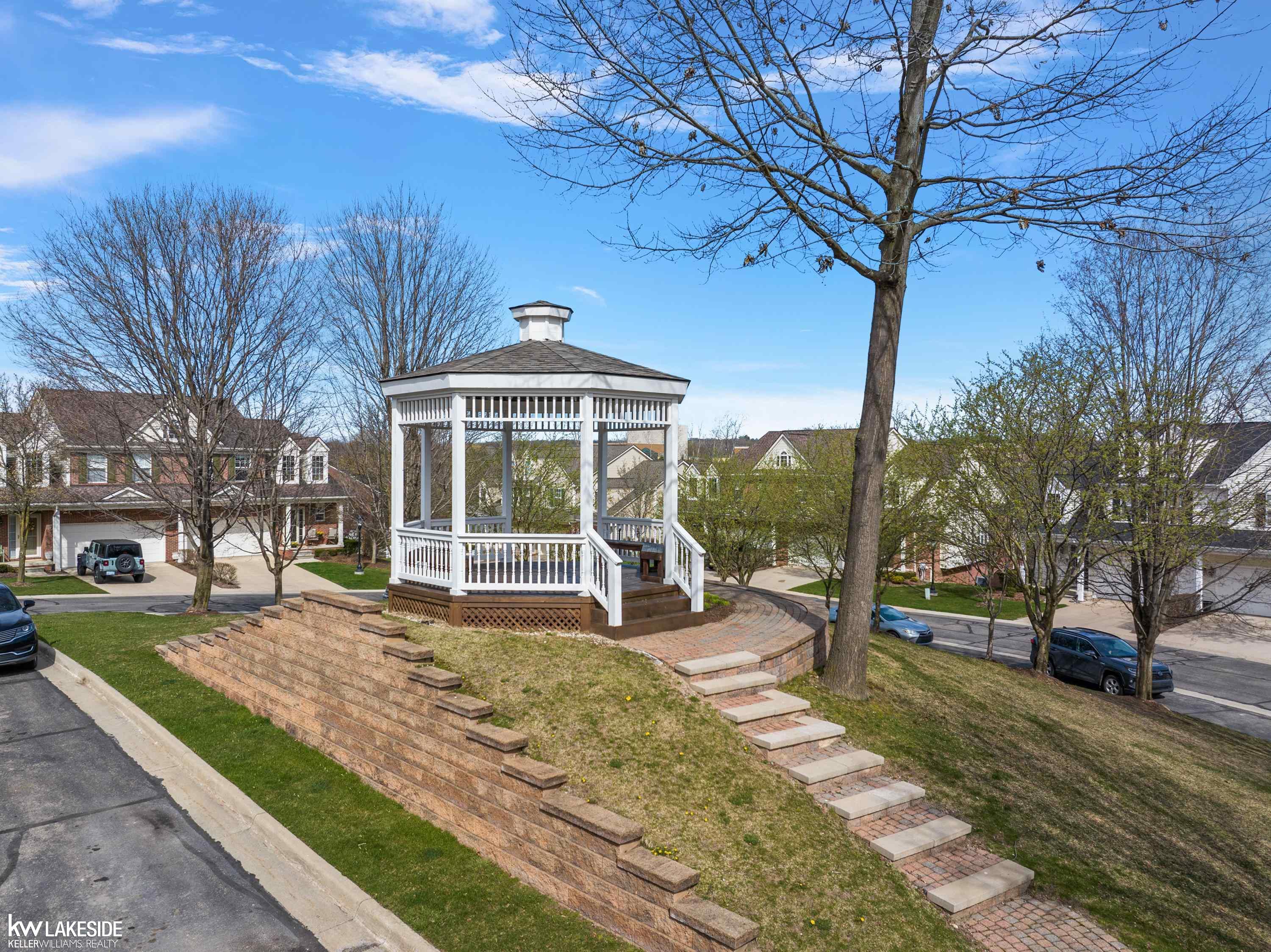 747 East Bluff Court Rochester, MI 48306 - Photo 61 of 79 50138673-a6698193-c9f1-43a7-886d-c18baa4eed3b.JPG