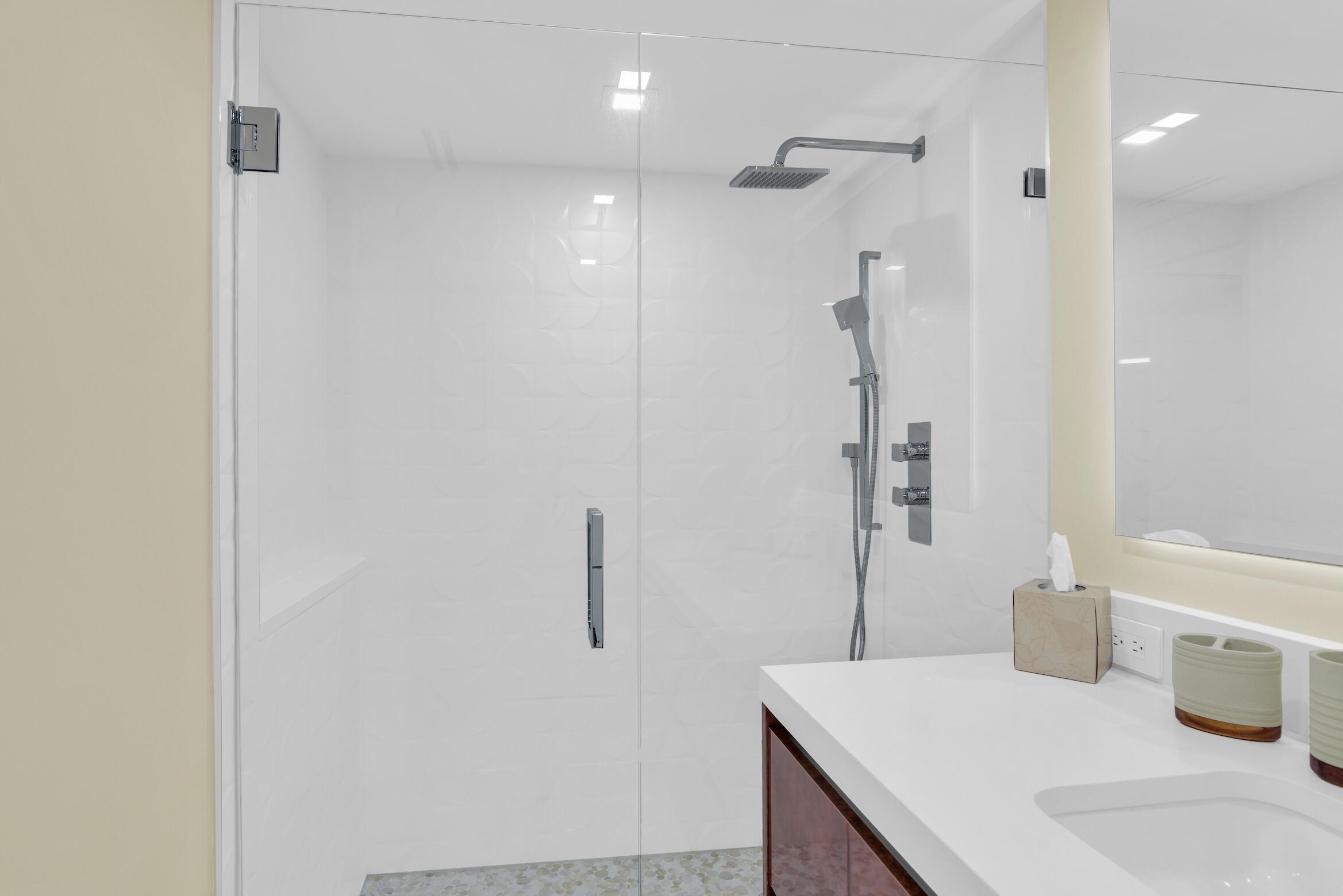 550 South Ocean Boulevard, Unit 1009 Boca Raton, FL 33432 - Photo 23 of 56 Main Bathroom