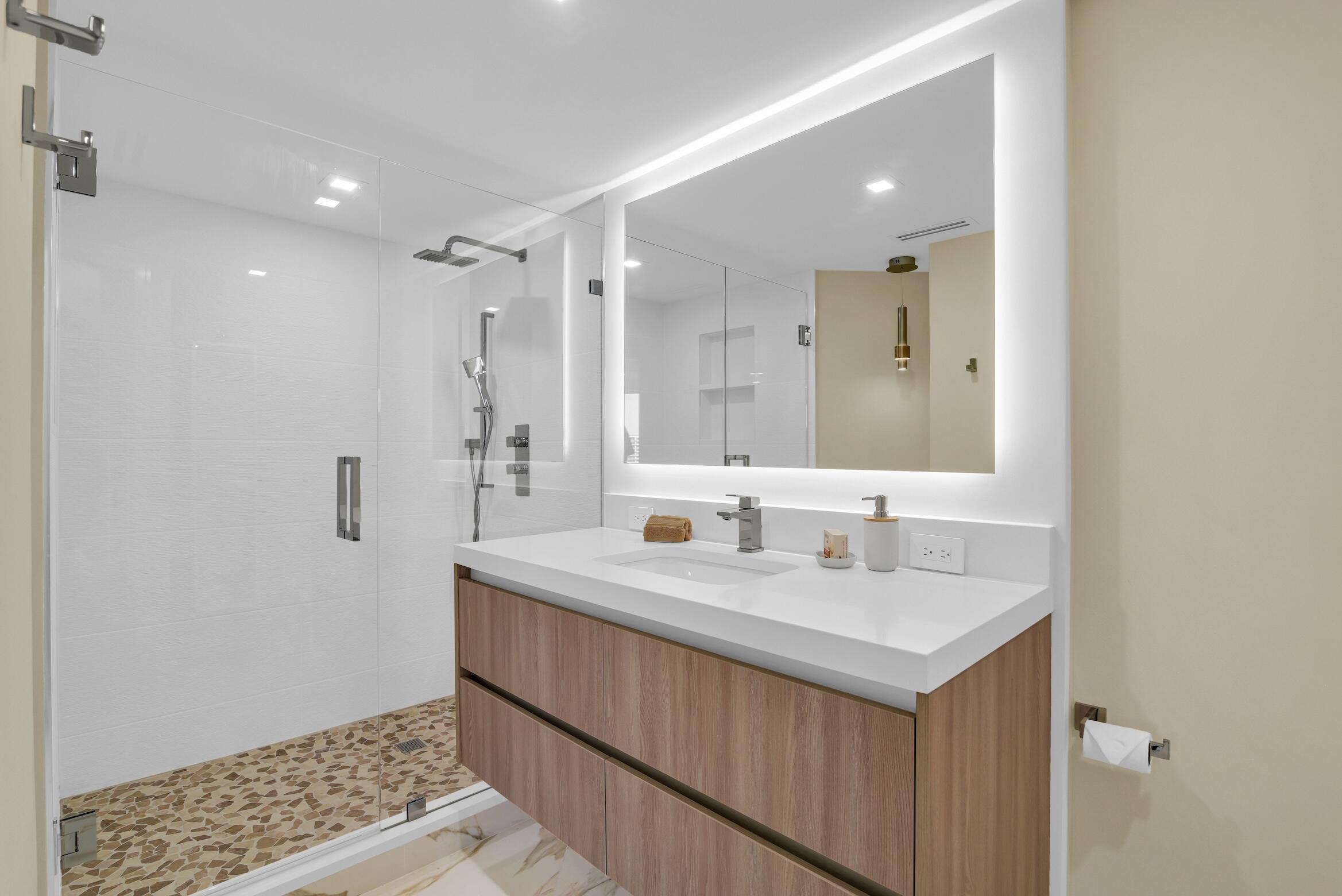 550 South Ocean Boulevard, Unit 1009 Boca Raton, FL 33432 - Photo 29 of 56 Second Bathroom