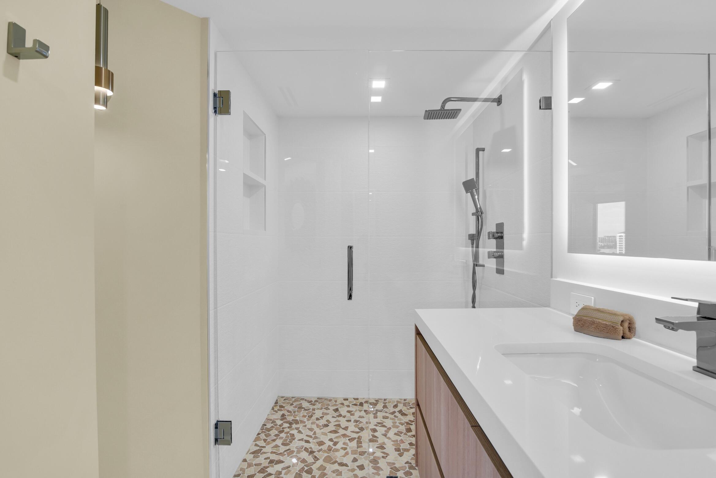 550 South Ocean Boulevard, Unit 1009 Boca Raton, FL 33432 - Photo 30 of 56 Second Bathroom
