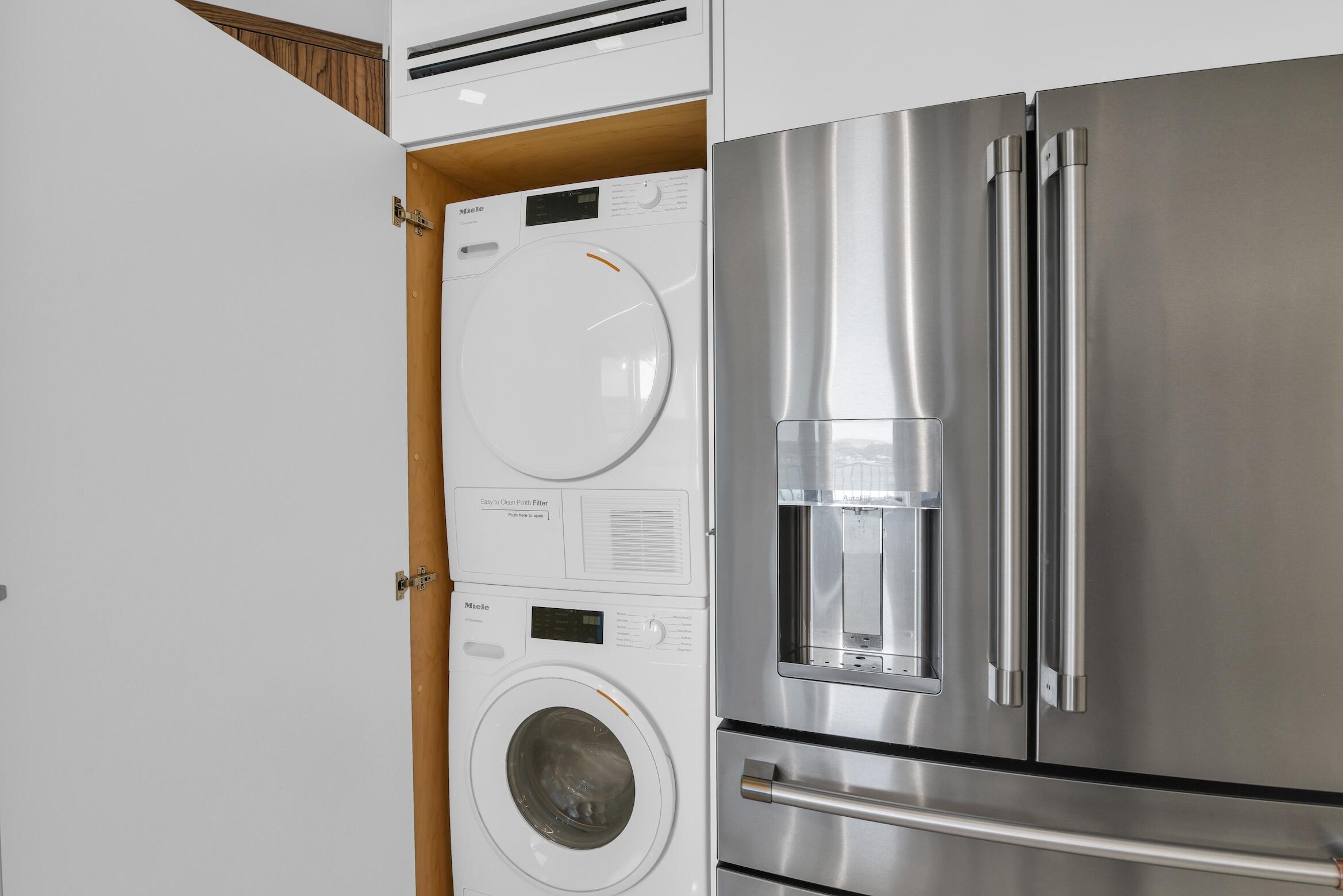 550 South Ocean Boulevard, Unit 1009 Boca Raton, FL 33432 - Photo 31 of 56 Washer and Dryer