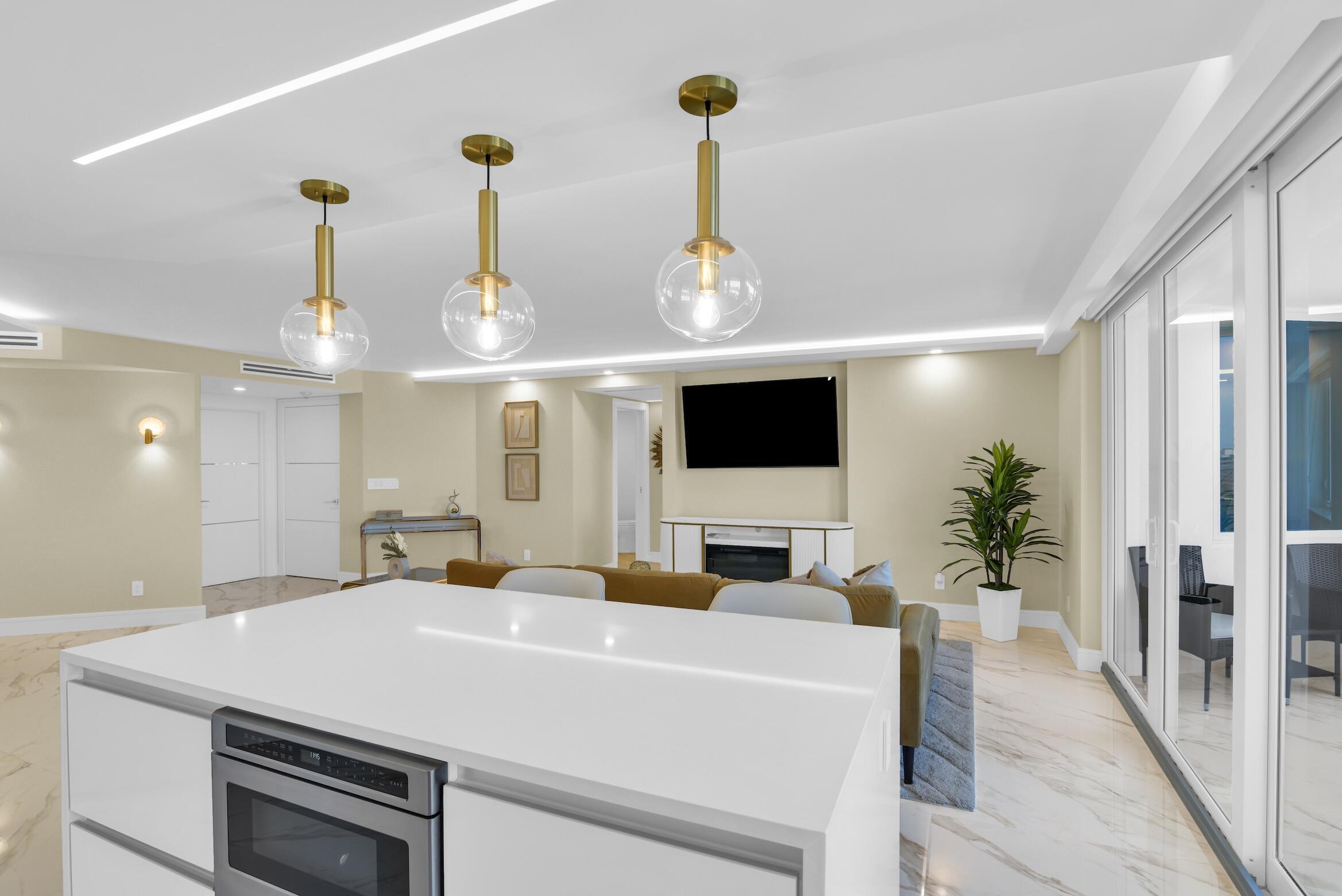 550 South Ocean Boulevard, Unit 1009 Boca Raton, FL 33432 - Photo 10 of 56 Kitchen
