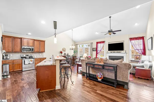$390,000 | 100 Briarhill Drive, Simpsonville, SC 29680