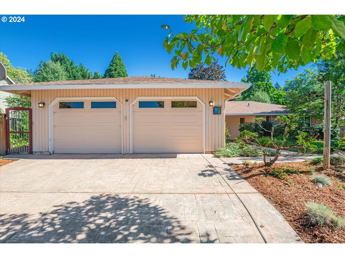 2577 Debok Road West Linn, OR 97068 - Photo 2 of 27 Exterior