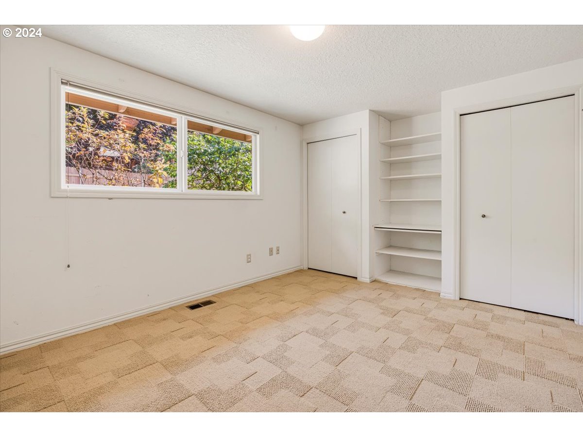 2577 Debok Road West Linn, OR 97068 - Photo 21 of 27 Bedroom