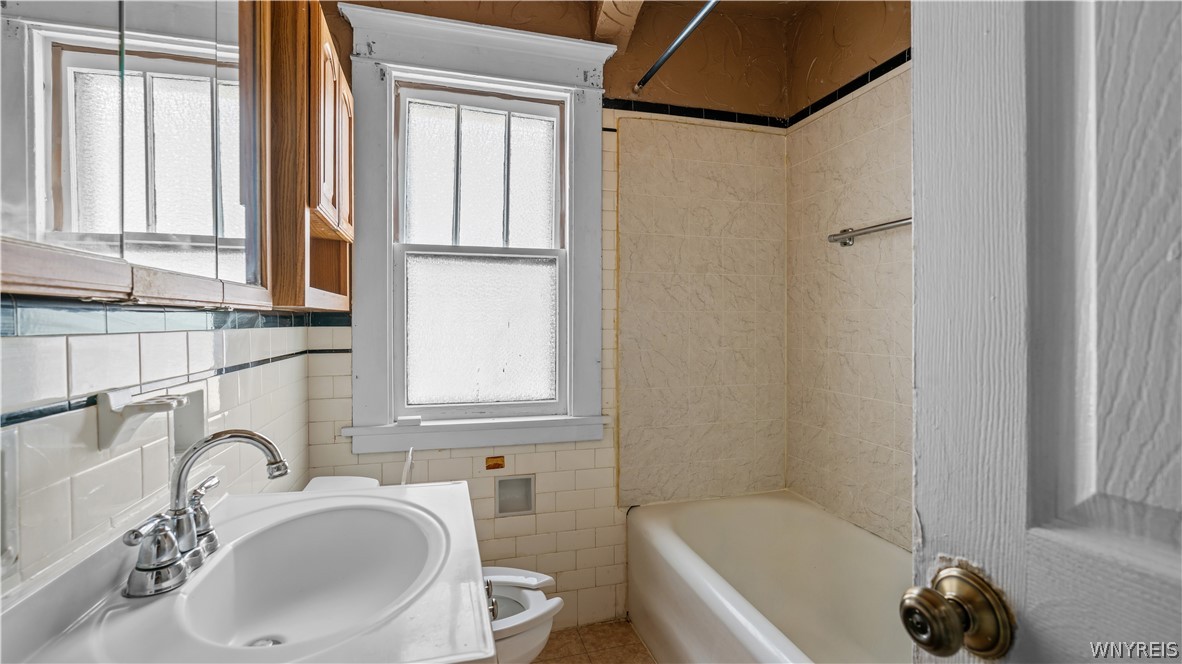 247 Rounds Avenue Buffalo, NY 14215 - Photo 16 of 37 Full bath on first floor