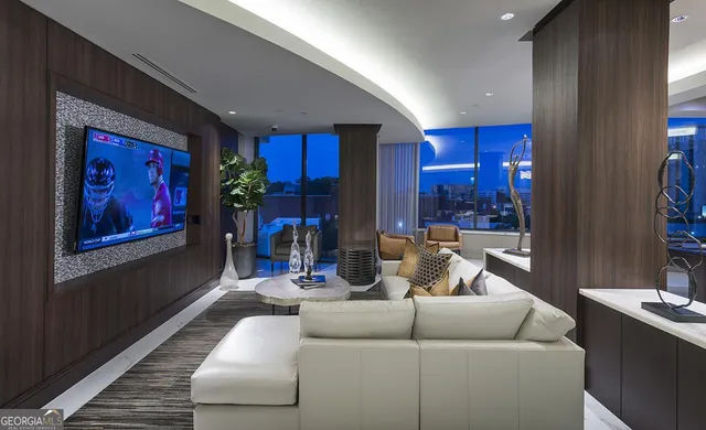 $2,828 | 3150 Roswell Road Northwest, Unit 1511, Atlanta, GA 30305