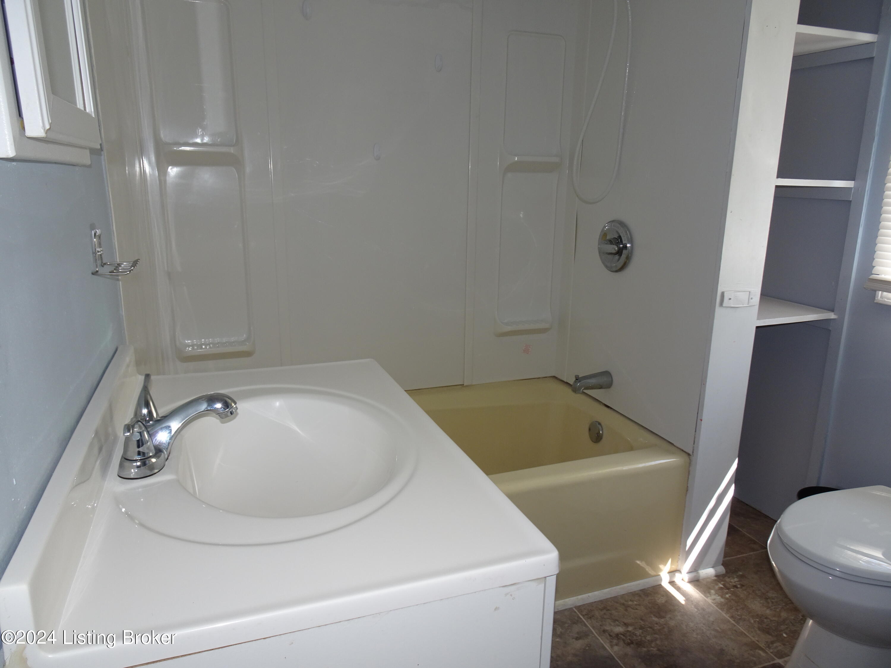 70 School Loop Road Buffalo, KY 42716 - Photo 12 of 27 DSC06437