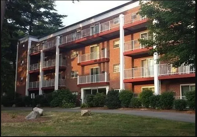 $1,800 | 25 Greentree Lane, Unit 11, Weymouth, MA 02190