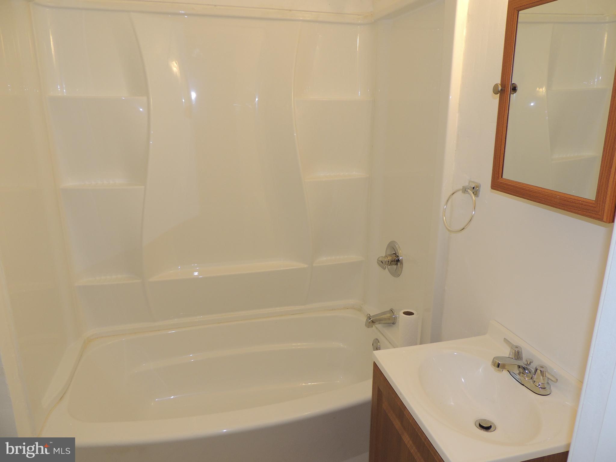 16 Dunsmore Road Newark, DE 19713 - Photo 15 of 18 Full Bath