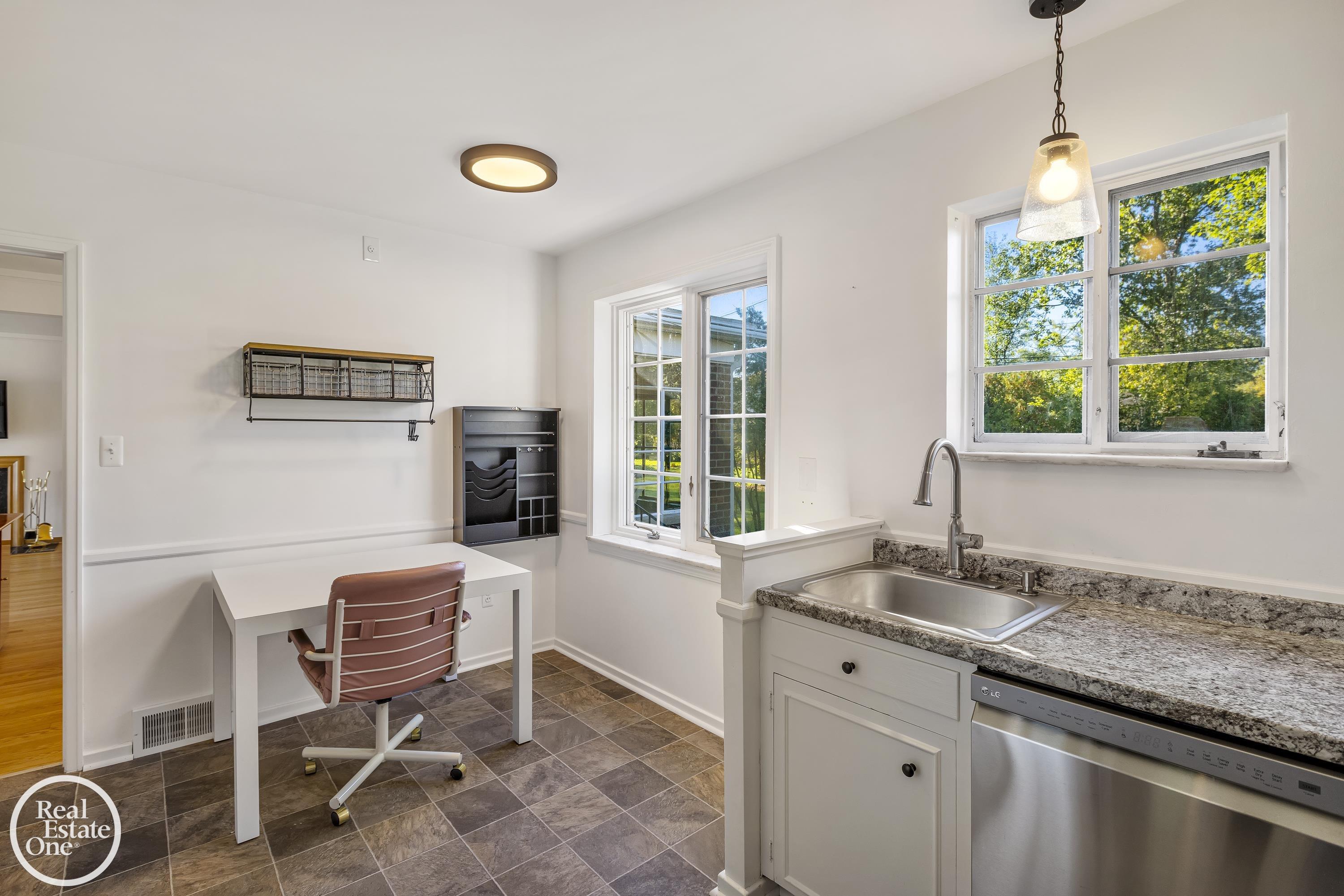 1487 North Renaud Road Grosse Pointe, MI 48236 - Photo 17 of 42 50157942-a02f2380-6cb4-4cd0-b5fd-e4d1c28a4631.JPG
