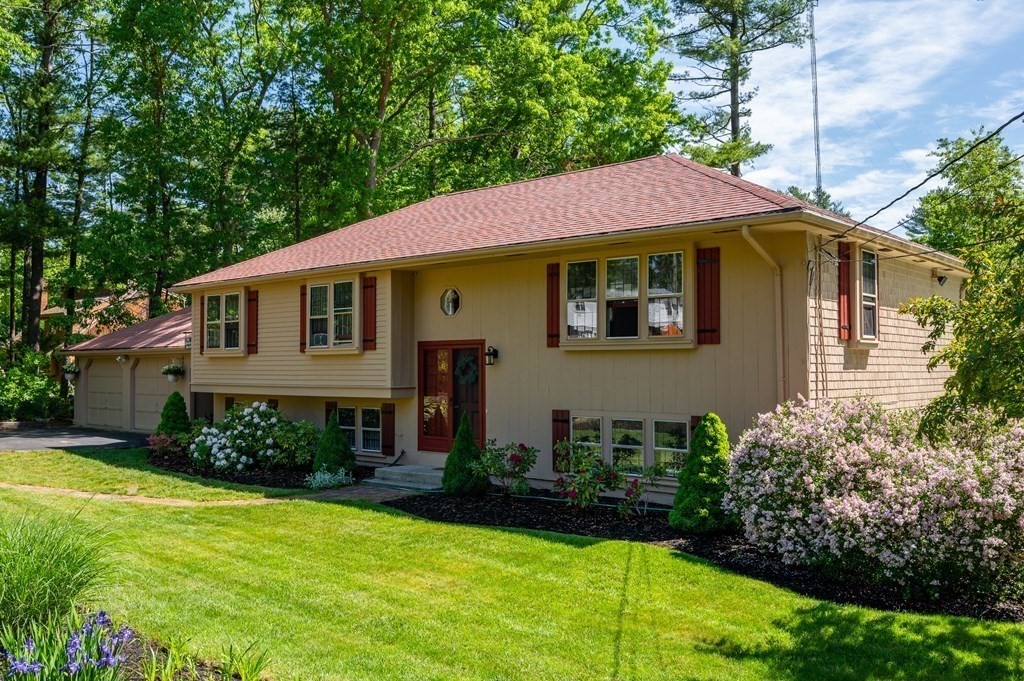 43 Lowell Road Pembroke, MA 02359 - Photo 2 of 40 Gallery Image 2