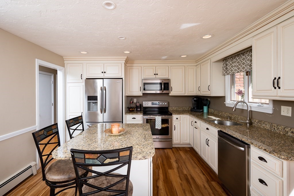 43 Lowell Road Pembroke, MA 02359 - Photo 5 of 40 Gallery Image 5