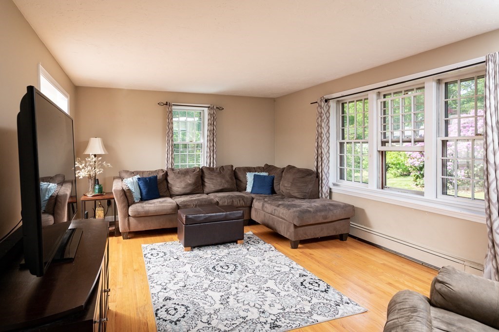 43 Lowell Road Pembroke, MA 02359 - Photo 7 of 40 Gallery Image 7