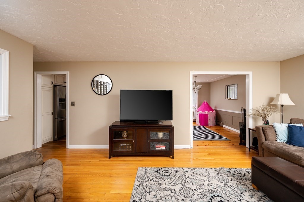 43 Lowell Road Pembroke, MA 02359 - Photo 9 of 40 Gallery Image 9