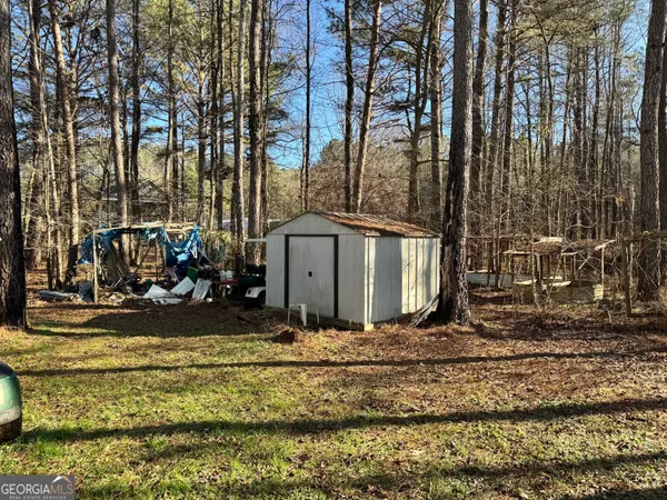a view of a backyard of the house