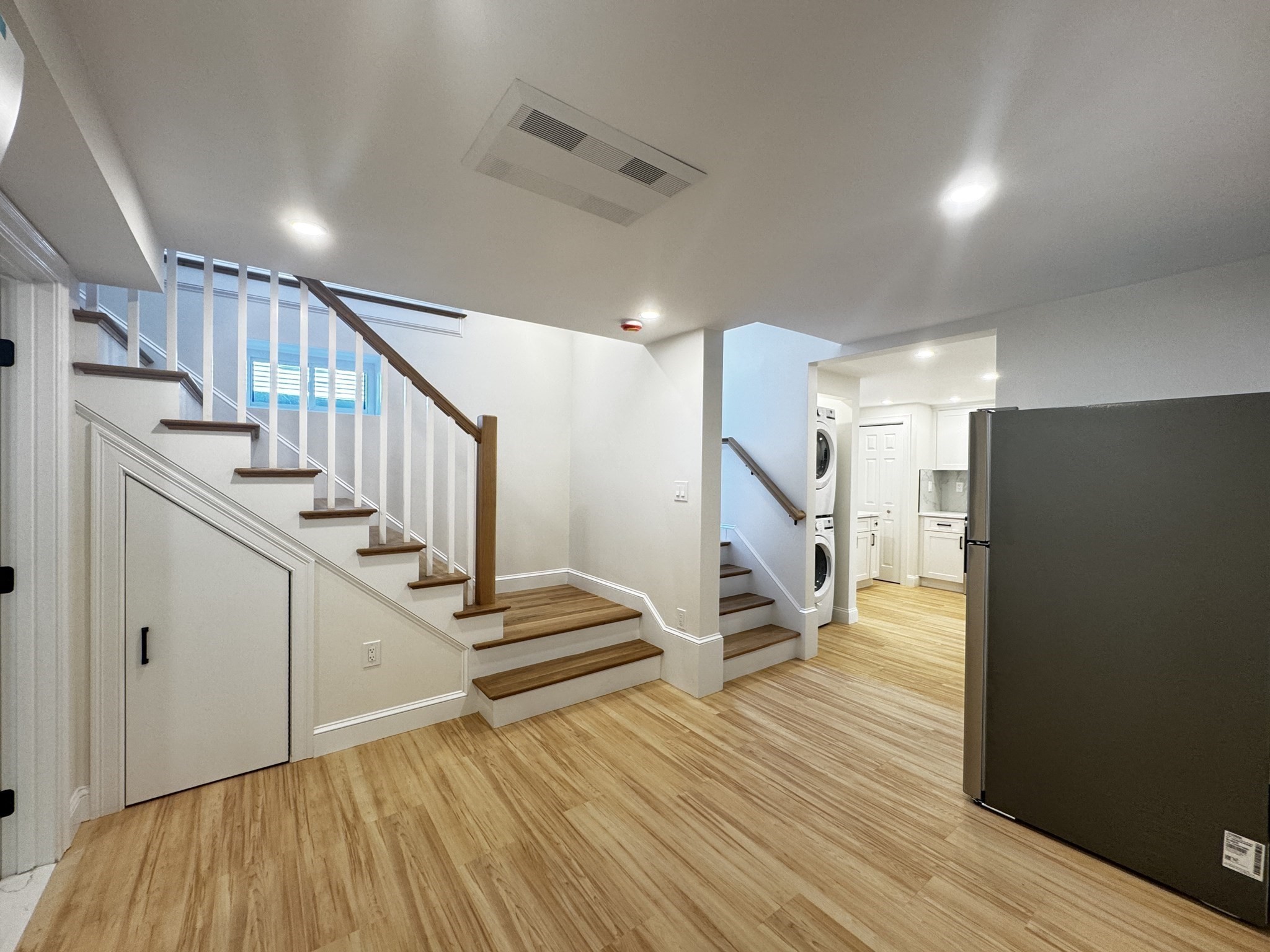 26 Buckingham Road, Unit B Quincy, MA 02170 - Photo 4 of 8 Gallery Image 4