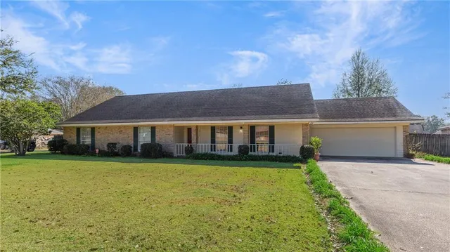 $275,000 | 3916 Ave Bonne Terre, New Iberia, LA 70563