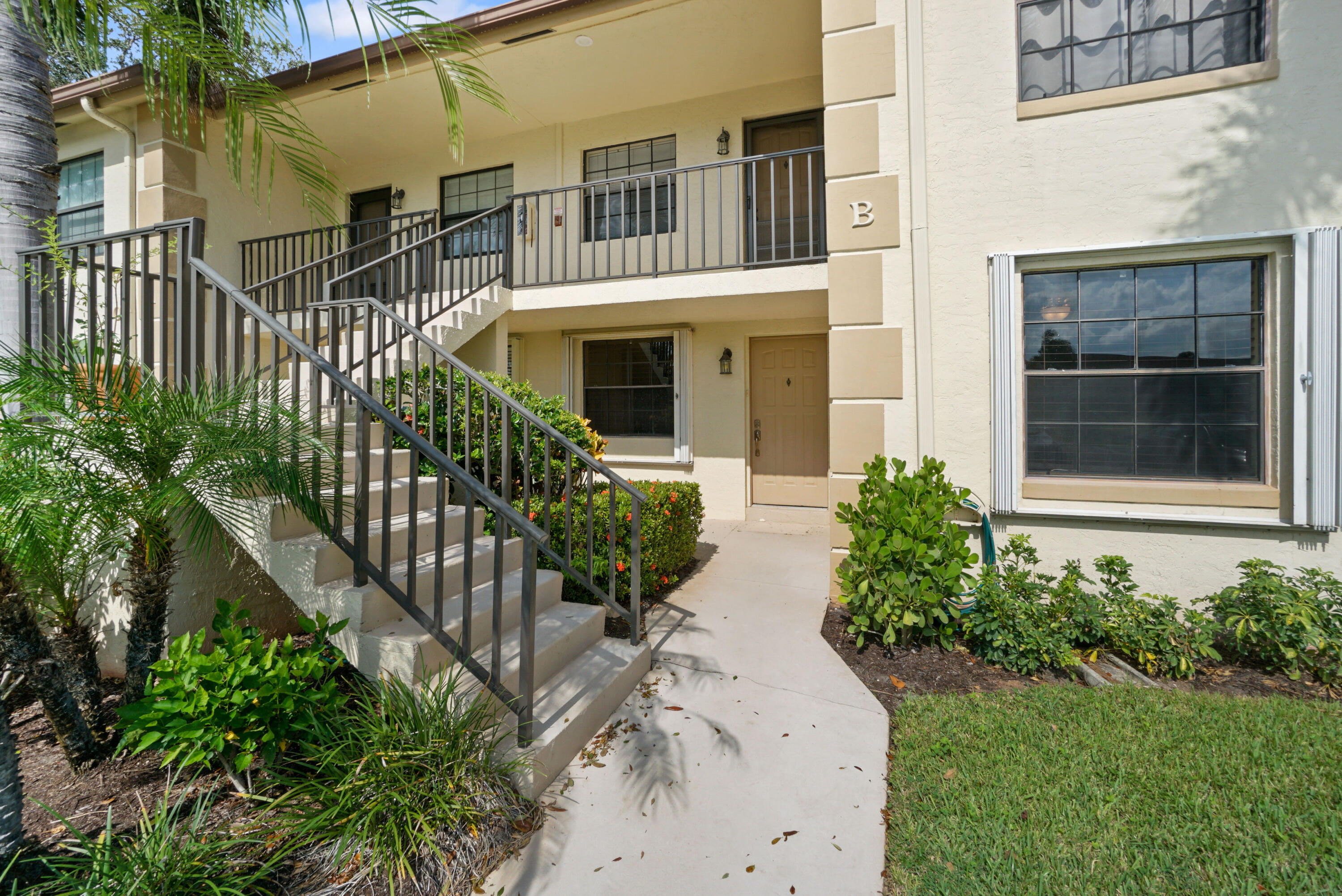 101 Pinecrest Circle, Unit B Jupiter, FL 33458 - Photo 2 of 23 101PinecrestCir,UnitB_02