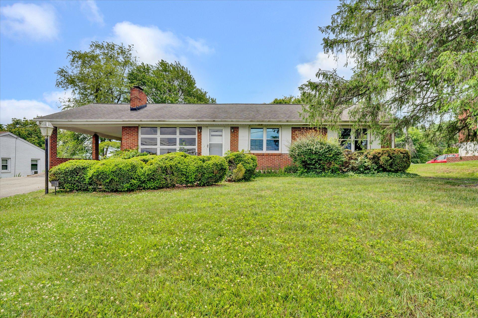 4426 Grandin Road Southwest Roanoke, VA 24018 - Photo 1 of 23 1-DSC00073