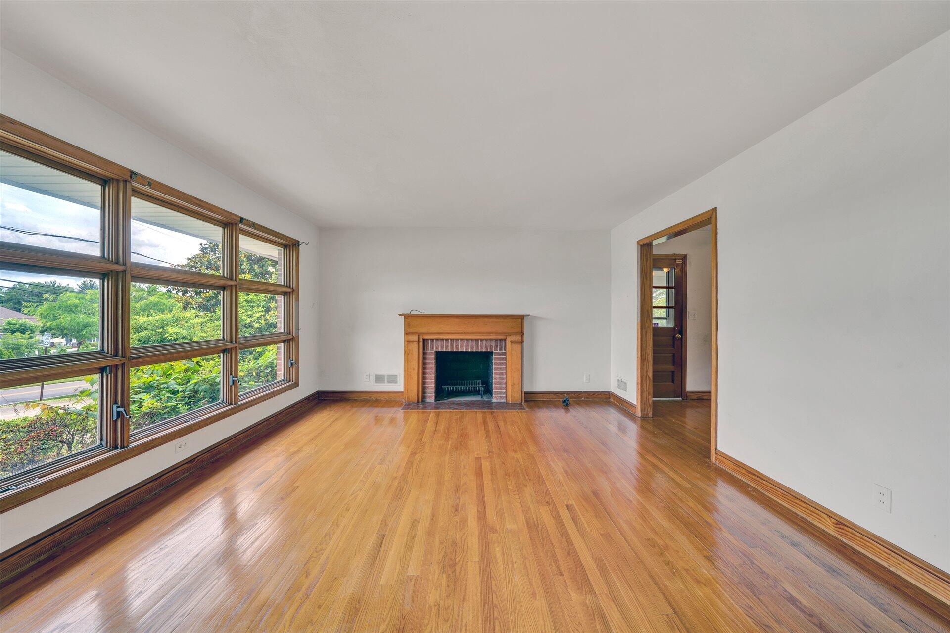 4426 Grandin Road Southwest Roanoke, VA 24018 - Photo 5 of 23 5-DSC00085