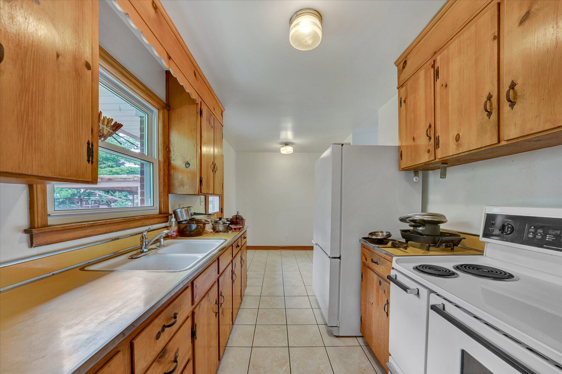 4426 Grandin Road Southwest Roanoke, VA 24018 - Photo 8 of 23 8-DSC00094