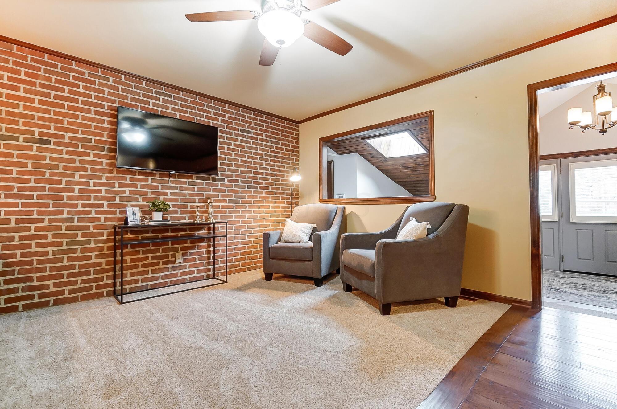 4084 Kenny Road Columbus, OH 43220 - Photo 16 of 63 Den area