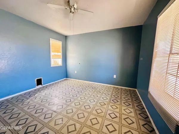 a view of empty room with window