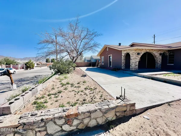 $249,950 | 321 2nd Street, Sunland Park, NM 88063